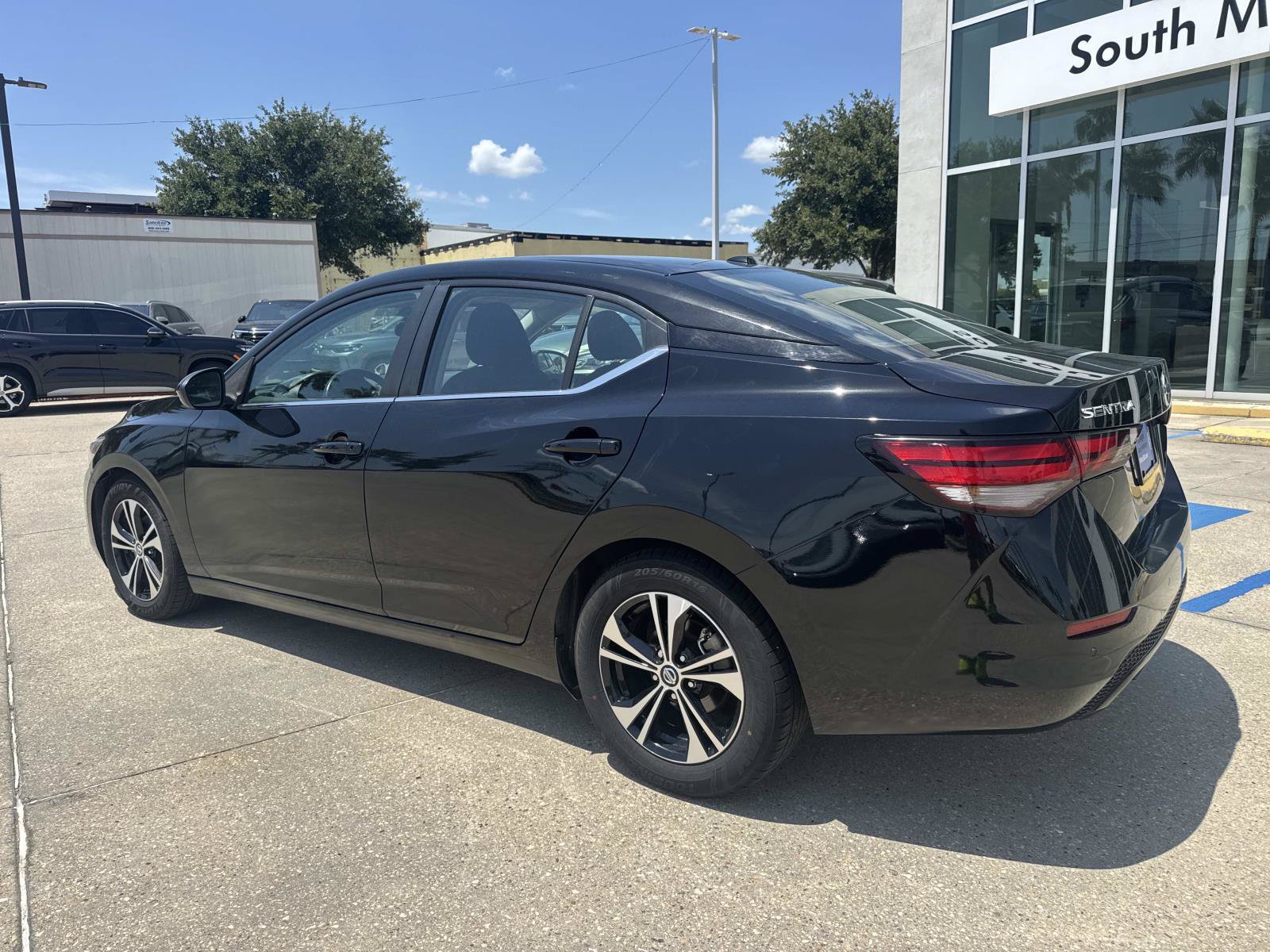 Used 2022 Nissan Sentra SV FWD image 7