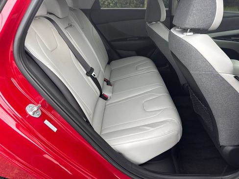 Used 2023 Hyundai Elantra Limited FWD image 15