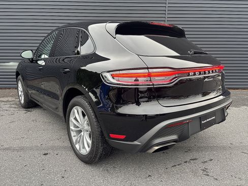 Certified 2024 Porsche Macan image 3