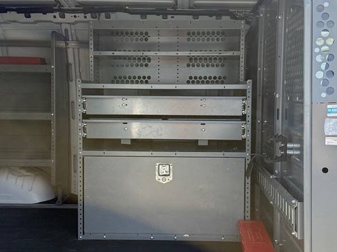 Used 2015 Chevrolet Express 2500 RWD image 27