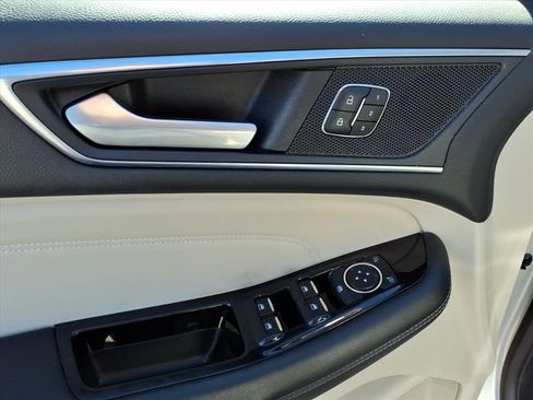 Used 2017 Ford Edge Titanium w/ Equipment Group 302A image 16