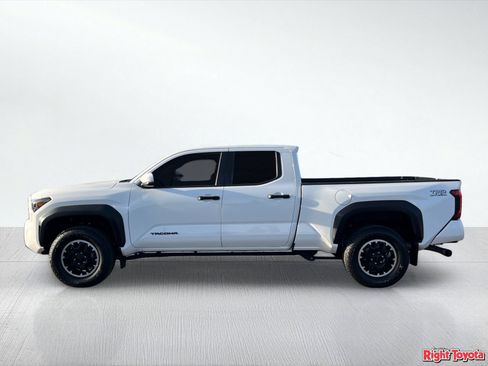 Used 2024 Toyota Tacoma TRD Off-Road w/ TRD Off Road Upgrade Package AWD/4WD image 4