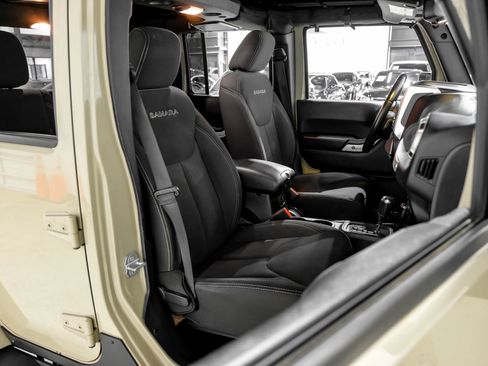 Used 2017 Jeep Wrangler Unlimited Sahara w/ Connectivity Group image 39