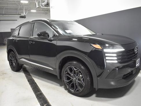 Certified 2025 Nissan Kicks SR image 7