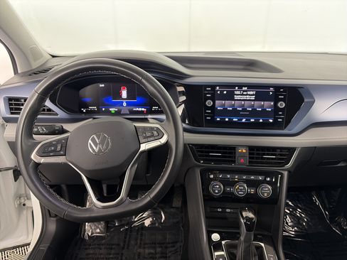 Used 2024 Volkswagen Taos SE FWD image 3