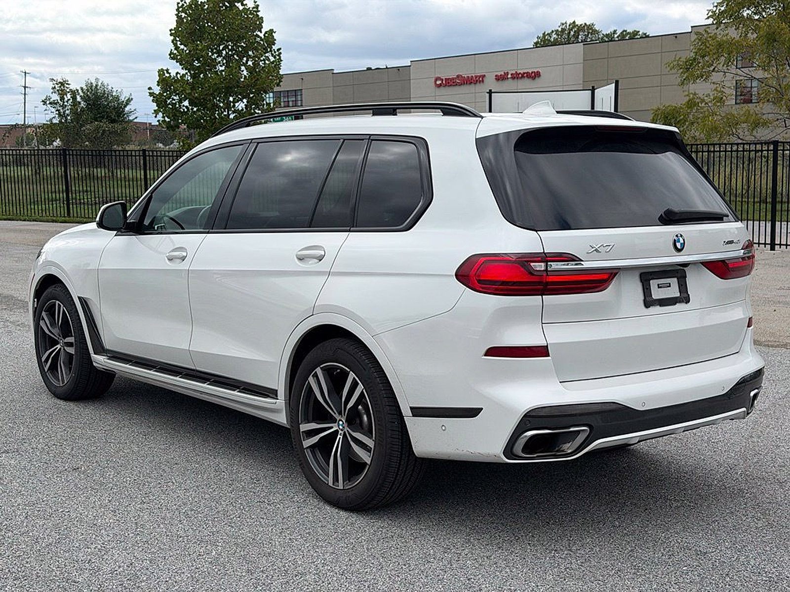 Used 2021 BMW X7 xDrive40i w/ M Sport Package AWD/4WD image 5