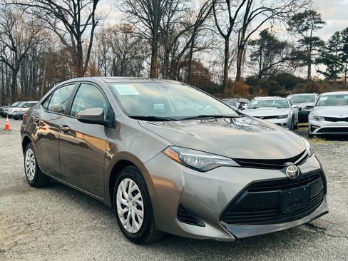 Used 2018 Toyota Corolla LE image 8