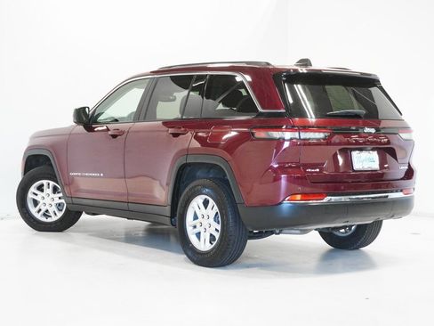 Certified 2024 Jeep Grand Cherokee Laredo image 5