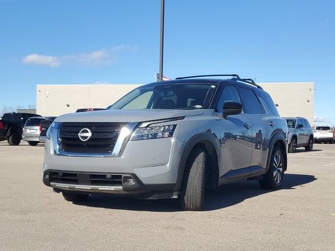 Used 2022 Nissan Pathfinder SL image 4