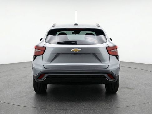 Used 2025 Chevrolet Trax LT FWD image 7