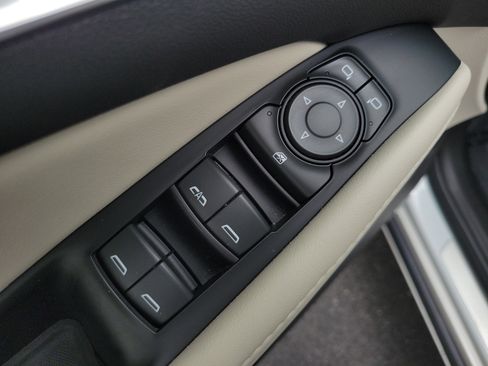 Used 2023 Buick Enclave Essence w/ Experience Buick Package FWD image 17
