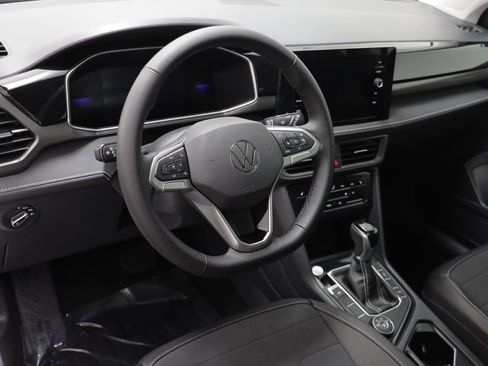 New 2026 Volkswagen Taos SE image 6