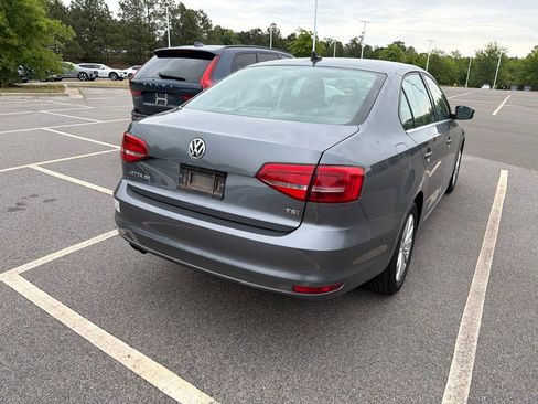 Used 2015 Volkswagen Jetta SE FWD image 14