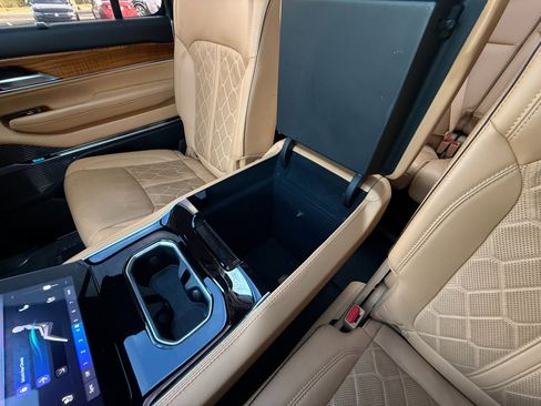 Used 2022 Jeep Grand Wagoneer Series III w/ Rear Seat Video Group 1 image 40