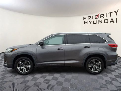 Used 2017 Toyota Highlander Limited Platinum image 7