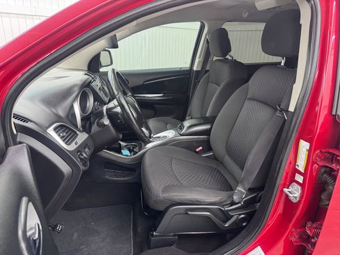 Used 2016 Dodge Journey SE w/ Flexible Seating Group image 9