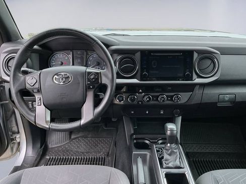 Used 2017 Toyota Tacoma TRD Off-Road w/ Tow Package (A/T) image 10