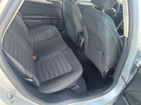 Used 2019 Ford Fusion SE image 30