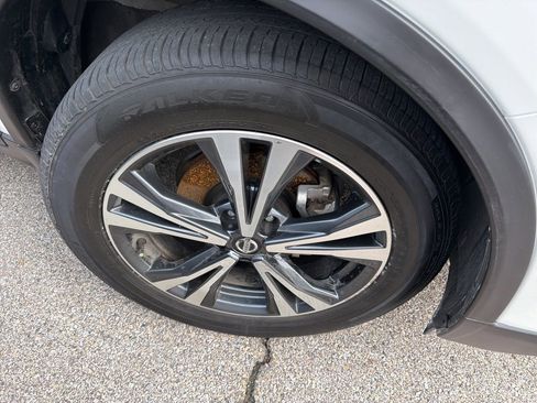 Used 2019 Nissan Rogue SV w/ Premium Package image 12