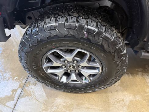 Used 2023 Ford Bronco Badlands image 11