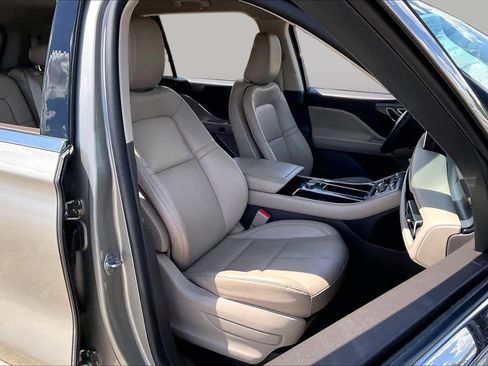 Used 2023 Lincoln Aviator 2WD image 9