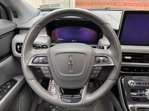 Used 2022 Lincoln Nautilus Reserve image 14