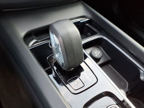 Certified 2025 Volvo XC60 B5 Plus image 25