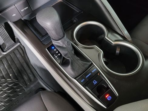 Used 2022 Toyota Camry LE image 26