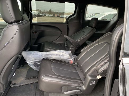 New 2026 Chrysler Voyager LX image 7