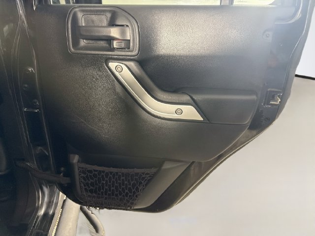 Used 2018 Jeep Wrangler Unlimited Rubicon w/ Cold Weather Group AWD/4WD image 27
