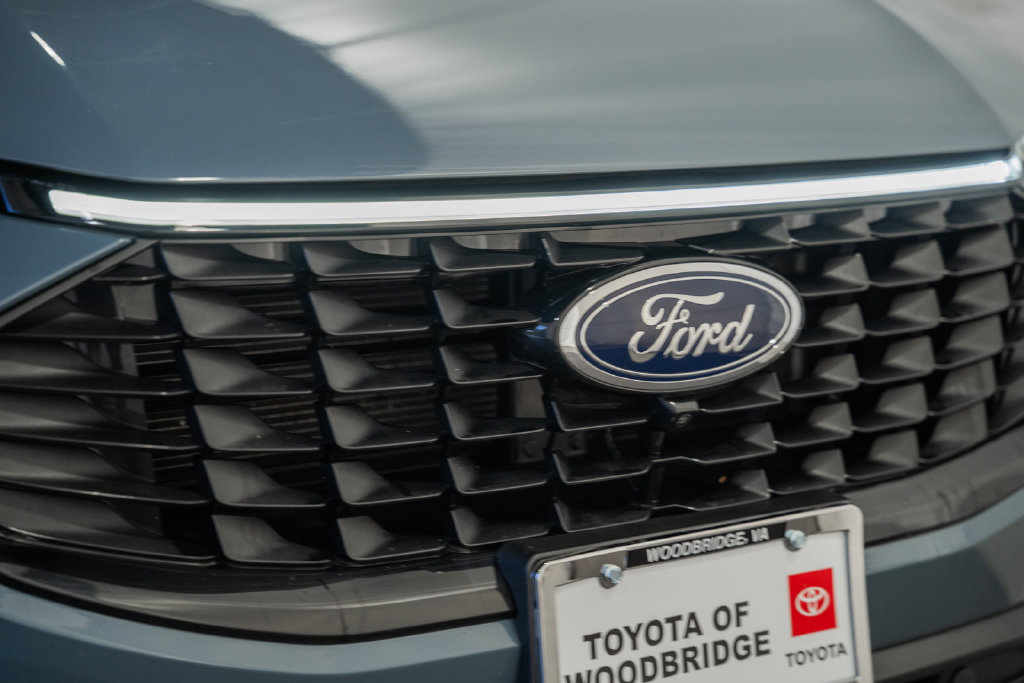 Used 2024 Ford Escape SE w/ PHEV Premium Package FWD image 8