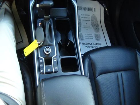 Used 2024 Kia Sorento S image 24