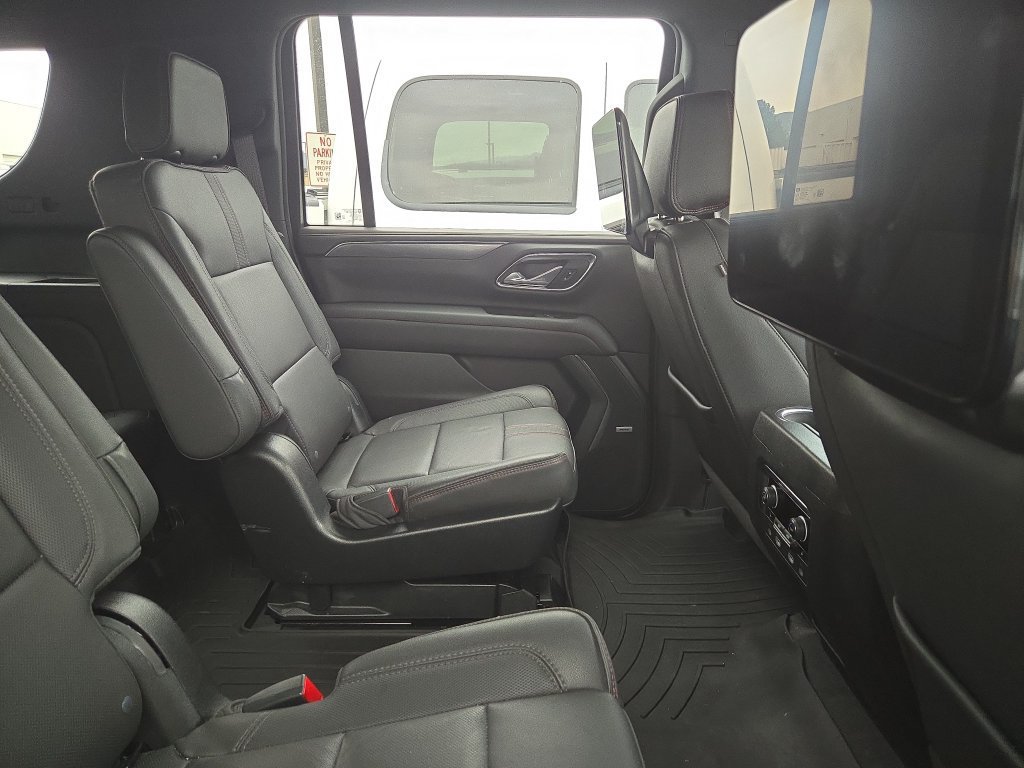 Used 2023 Chevrolet Suburban RST w/ Luxury Package AWD/4WD image 6