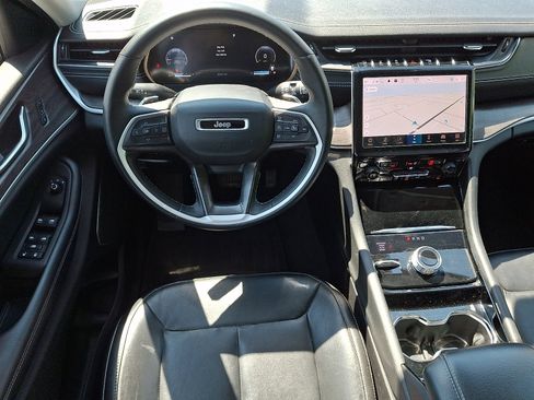 Used 2022 Jeep Grand Cherokee Limited AWD/4WD image 11