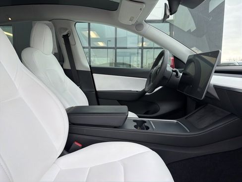 Used 2021 Tesla Model Y Long Range image 12