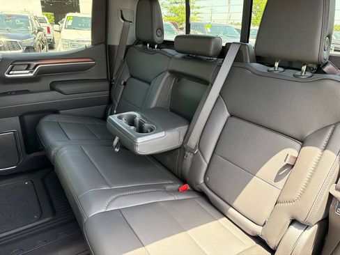 Used 2024 GMC Sierra 1500 Denali w/ Denali Reserve Package AWD/4WD image 17