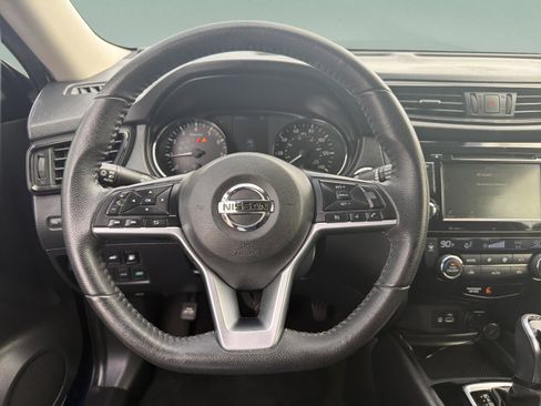 Used 2020 Nissan Rogue SV image 11