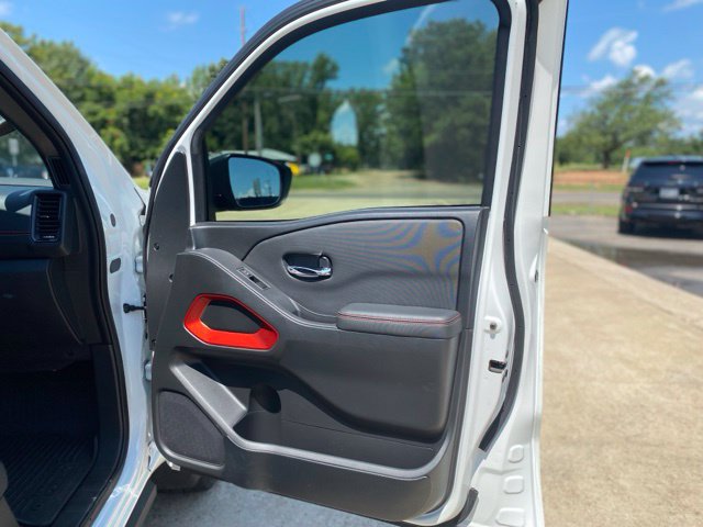 Used 2024 Nissan Frontier PRO-4X w/ Technology Package AWD/4WD image 16