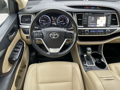 Used 2019 Toyota Highlander XLE image 11