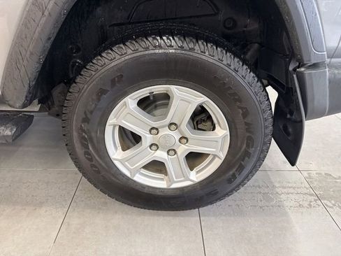 Used 2021 Jeep Wrangler Sport AWD/4WD image 15