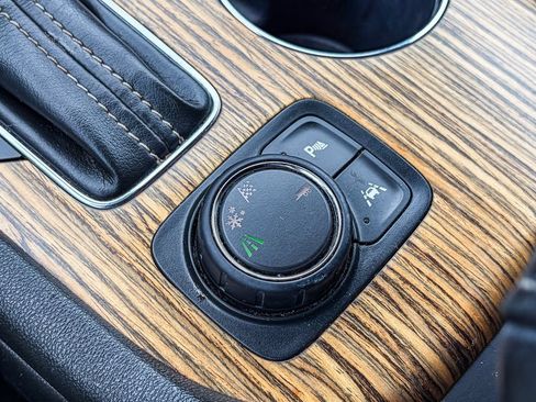 Used 2017 GMC Acadia Denali w/ Technology Package FWD image 37