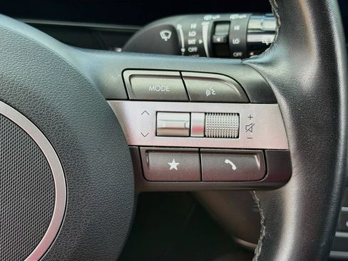 Used 2025 Hyundai Kona SEL FWD image 21