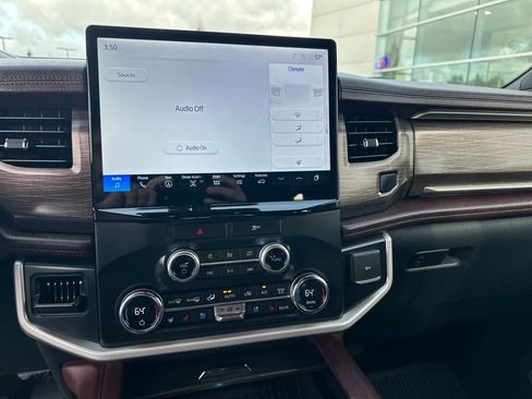 Used 2022 Ford Expedition Max Limited image 17