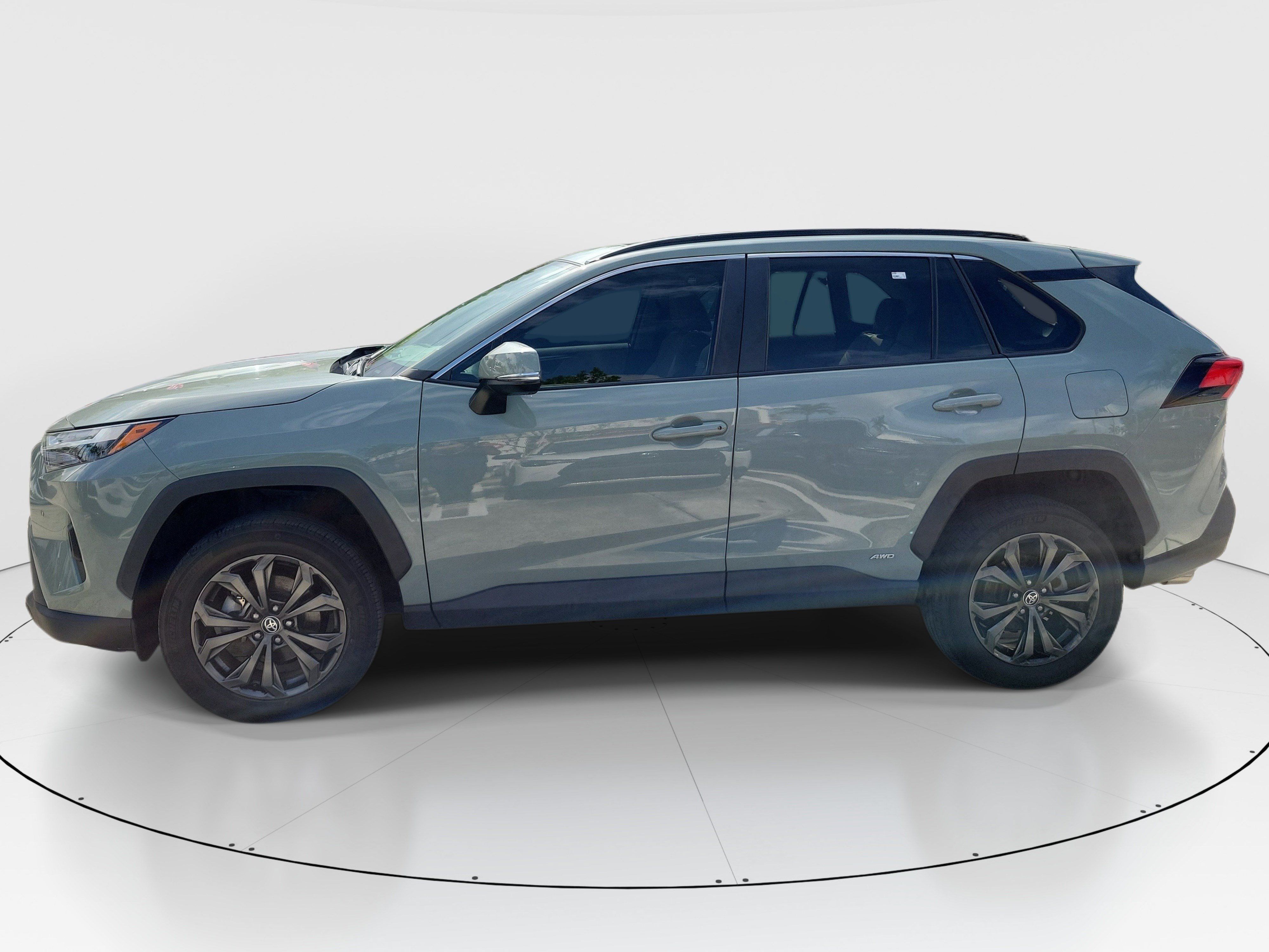 Used 2023 Toyota RAV4 XLE Premium AWD/4WD image 4