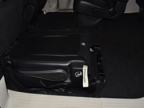 Certified 2022 Chrysler Pacifica Touring-L image 32