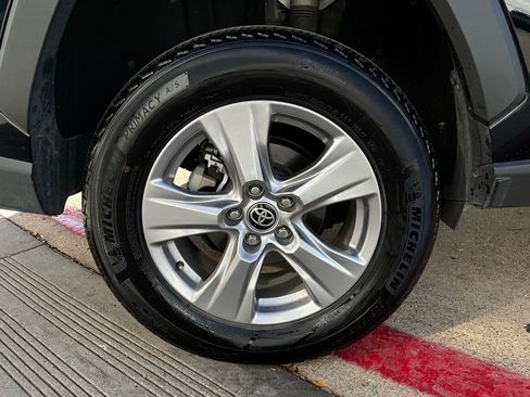 Used 2025 Toyota RAV4 XLE image 9