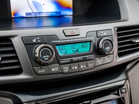 Used 2014 Honda Odyssey Touring Elite image 29
