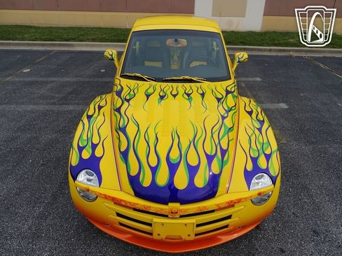 Used 2004 Chevrolet SSR w/ Preferred Equipment Group image 24