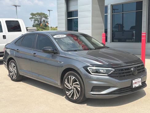 Used 2021 Volkswagen Jetta SEL FWD image 2