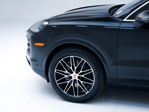Certified 2026 Porsche Cayenne AWD/4WD image 11